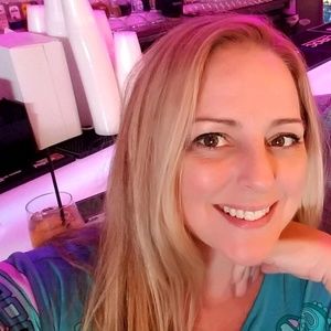 Meet your Posher, Pam